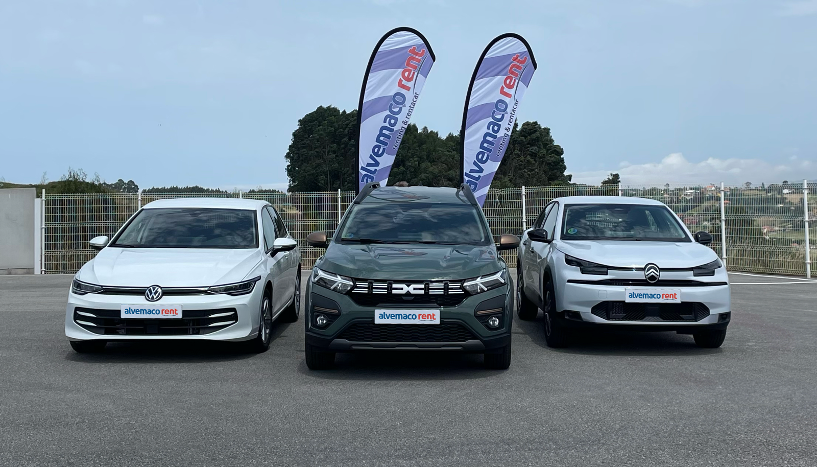 imagen del banner que muestra tres coches del servicio de alquiler de vehiculos en asturias