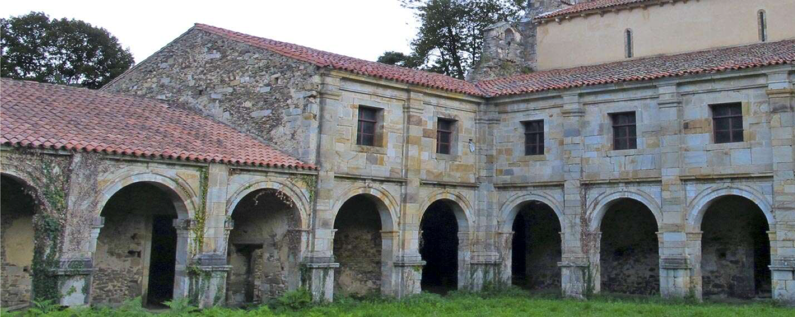 Disfruta del Monasterio de Santa María la Real de Obona con tu coche de Alquiler por Asturias